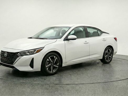 Used 2025 Nissan Sentra SV image 3