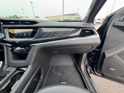 Certified 2024 Cadillac XT6 Premium Luxury w/ LPO, Floor Liner Package AWD/4WD image 28