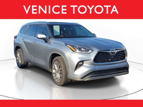 Used 2022 Toyota Highlander Platinum image 1