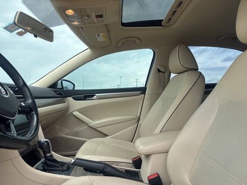 Used 2017 Volkswagen Passat 1.8T SE image 38