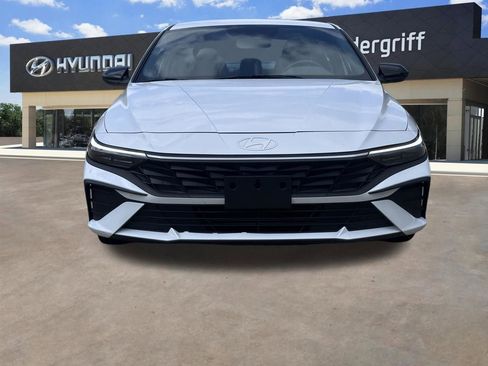 Used 2025 Hyundai Elantra Sport FWD image 3
