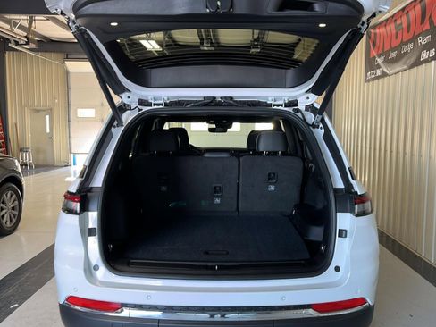 New 2025 Jeep Grand Cherokee Limited image 5