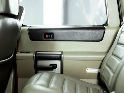 Used 2003 HUMMER H2 Luxury w/ Preferred Equipment Group image 26