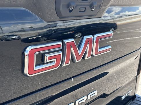 Used 2025 GMC Sierra 1500 SLT AWD/4WD image 11