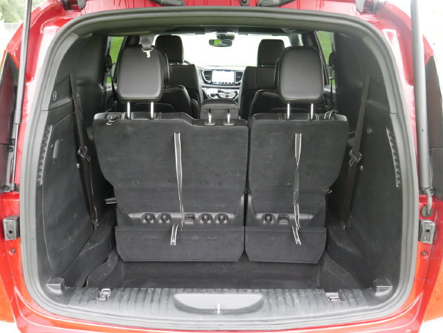 Used 2025 Chrysler Pacifica Select FWD image 9