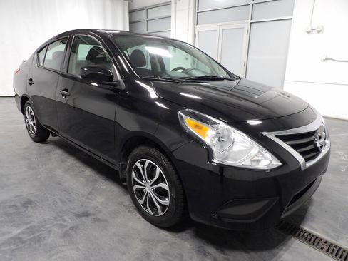 Used 2019 Nissan Versa S Plus image 2