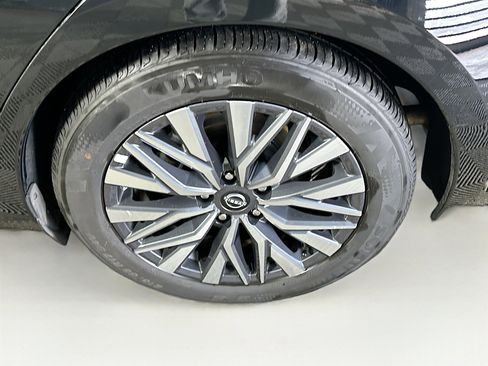 Used 2025 Nissan Altima 2.5 SV image 11