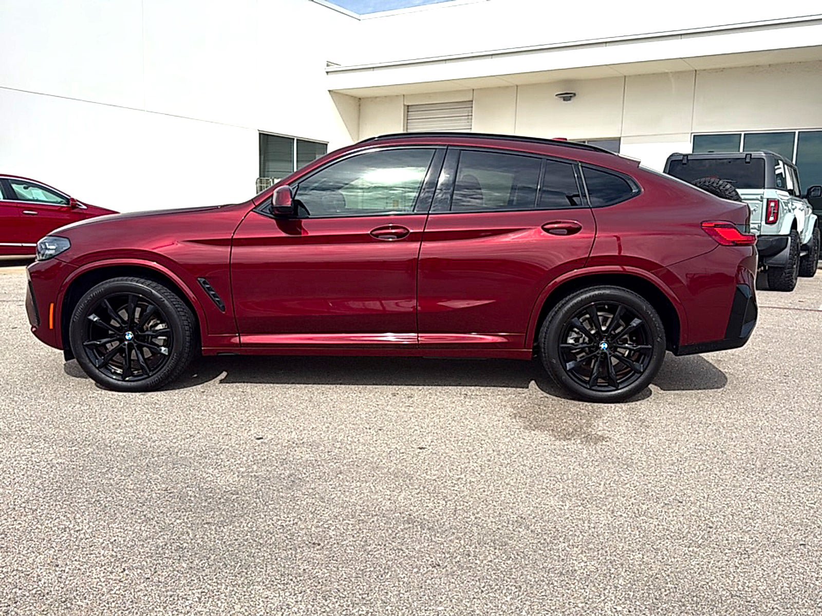 Used 2024 BMW X4 xDrive30i w/ Premium Package AWD/4WD image 4