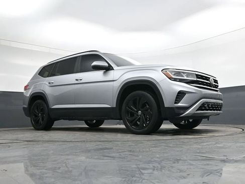 Used 2022 Volkswagen Atlas SE w/ Black Wheel Package image 27