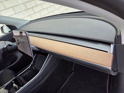 Used 2020 Tesla Model Y Long Range image 34