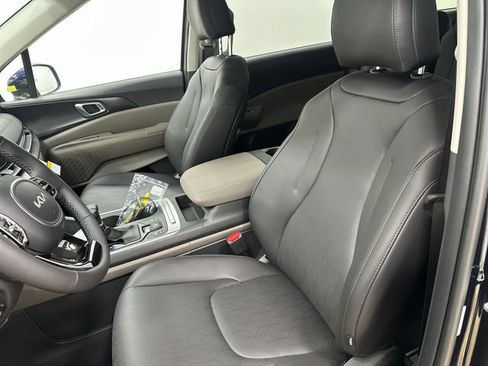 New 2026 Kia Carnival FWD image 14