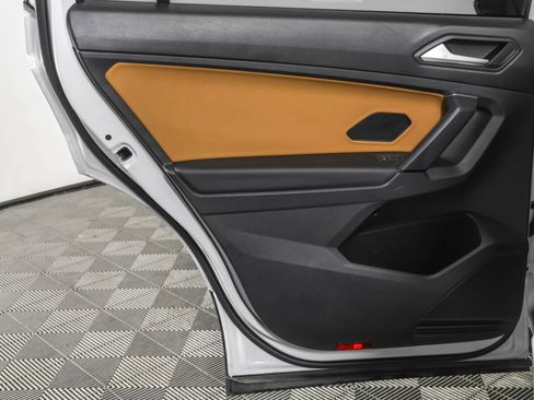 Used 2019 Volkswagen Tiguan SE w/ Panoramic Sunroof Package image 40