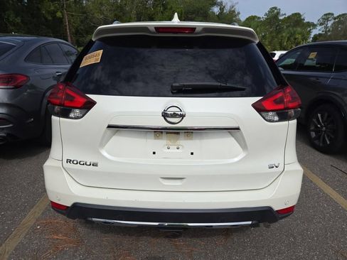 Used 2019 Nissan Rogue SV w/ Premium Package FWD image 8