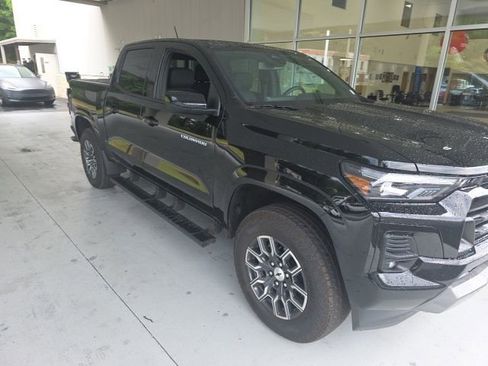 Used 2025 Chevrolet Colorado Z71 w/ Z71 Convenience Package 2 AWD/4WD image 12