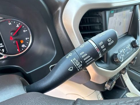 Used 2019 GMC Acadia Denali w/ Technology Package AWD/4WD image 23