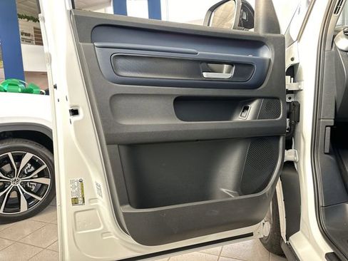 New 2025 Volkswagen ID. Buzz Pro S image 13