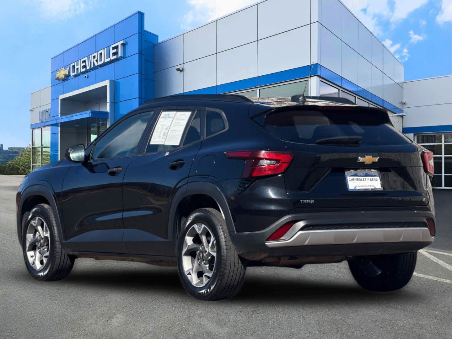 Used 2024 Chevrolet Trax LT w/ LT Convenience Package FWD image 6