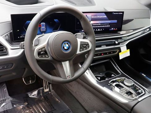 New 2026 BMW X5 xDrive50e w/ M Sport Package AWD/4WD image 7