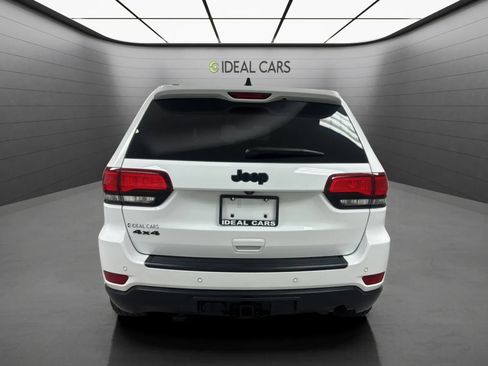 Used 2018 Jeep Grand Cherokee Laredo AWD/4WD image 6