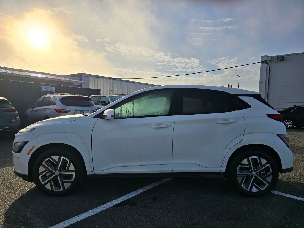 Used 2023 Hyundai Kona SE FWD image 4