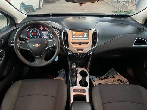 Used 2018 Chevrolet Cruze LS FWD image 9