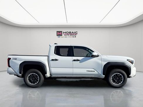 Used 2024 Toyota Tacoma TRD Off-Road image 2