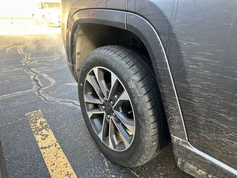 Used 2023 Jeep Grand Cherokee Overland image 9