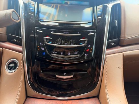 Used 2015 Cadillac Escalade ESV Platinum AWD/4WD image 13