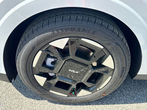 New 2026 Kia Carnival EX image 11