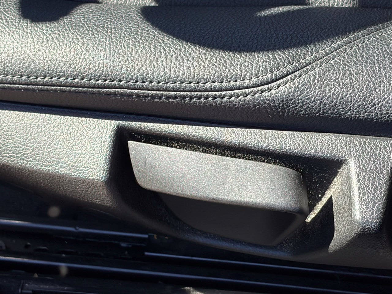 Used 2015 BMW 320i Sedan RWD image 5