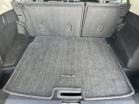 Used 2024 Nissan Rogue SV AWD/4WD image 17
