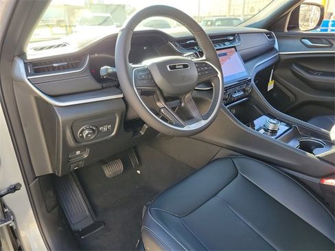 New 2025 Jeep Grand Cherokee L Limited image 18