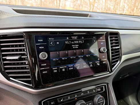 Used 2022 Volkswagen Atlas SEL Premium image 16