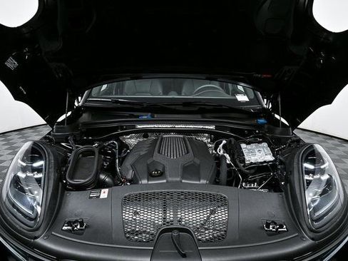 Certified 2026 Porsche Macan image 33