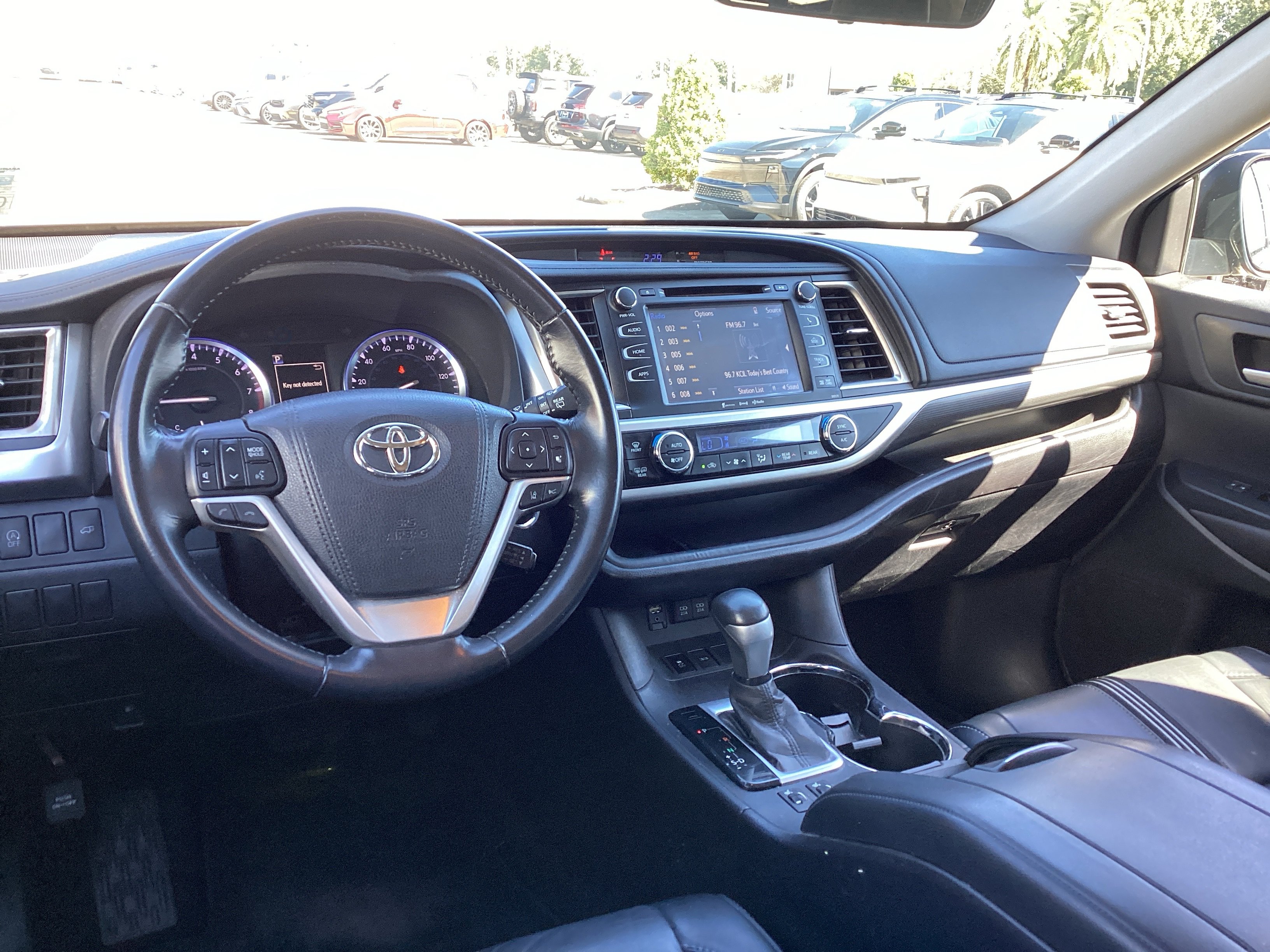 Used 2017 Toyota Highlander SE FWD image 13