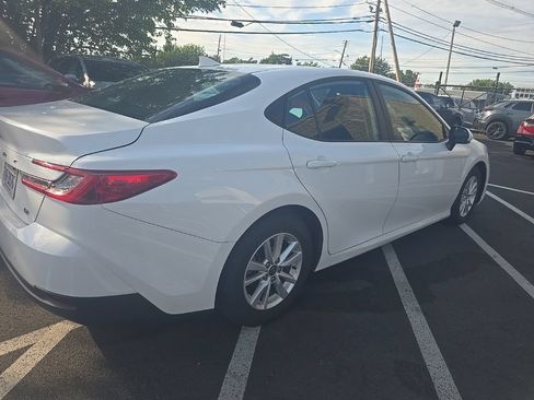 Used 2025 Toyota Camry LE FWD image 4