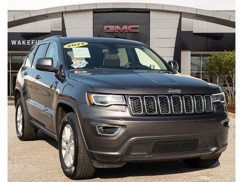 Used 2021 Jeep Grand Cherokee Laredo w/ Security & Convenience Group AWD/4WD image 1