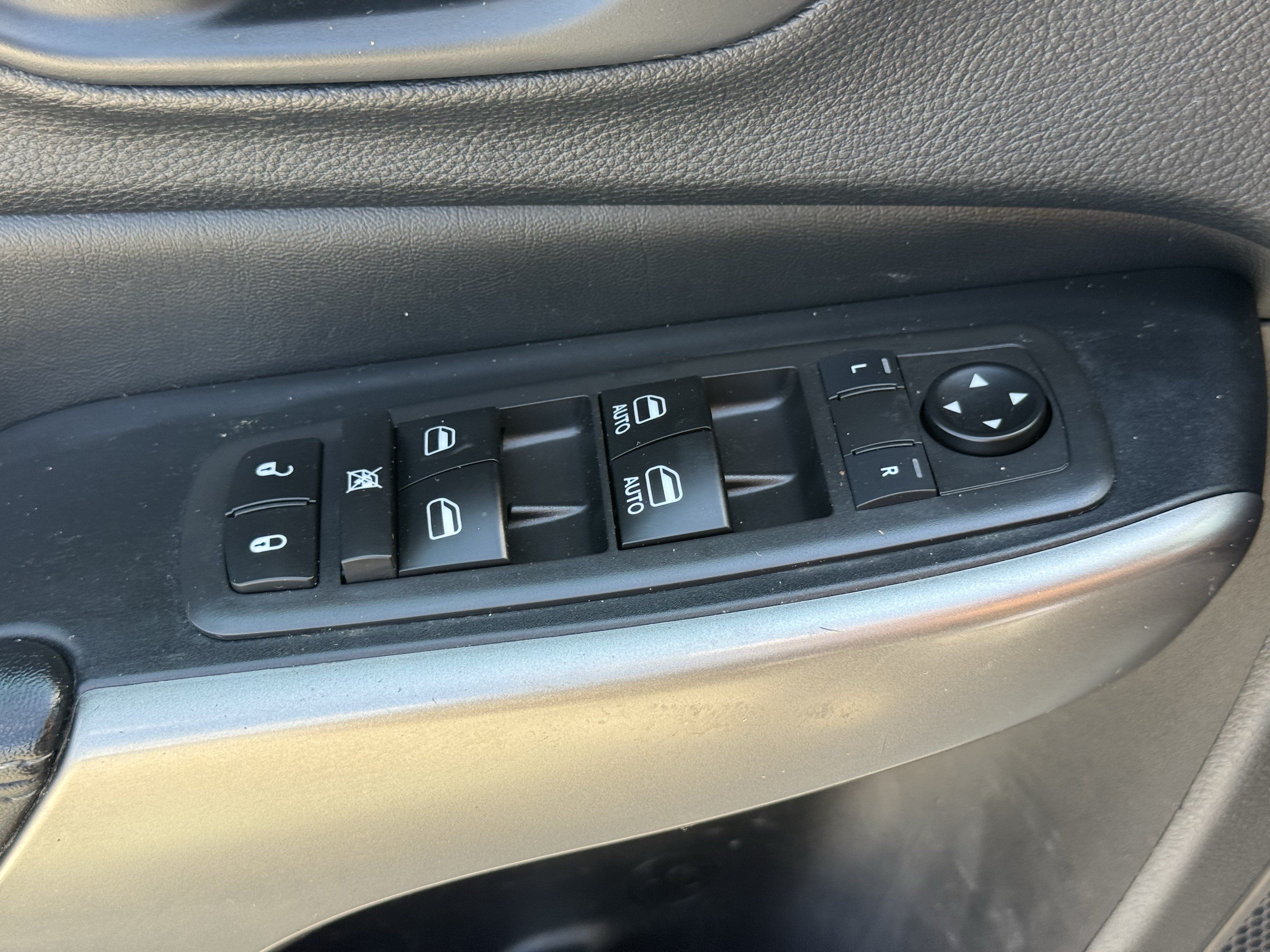 Used 2020 Jeep Cherokee Limited FWD image 26