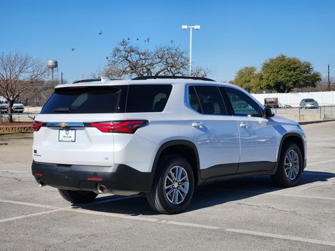 Certified 2023 Chevrolet Traverse LT w/ Rear Camera Mirror Package image 7