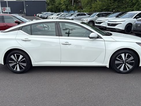 Certified 2021 Nissan Altima 2.5 SV w/ SV Premium Package image 26