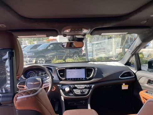 New 2026 Chrysler Pacifica Pinnacle image 42