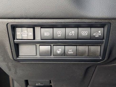 Used 2023 Toyota Tundra Limited image 23