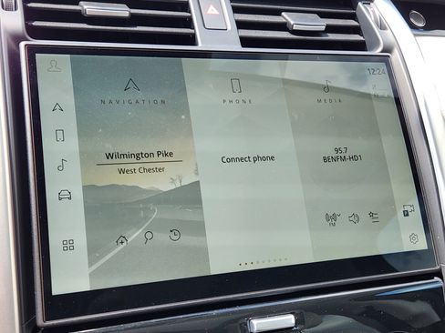 Used 2025 Land Rover Discovery S image 19