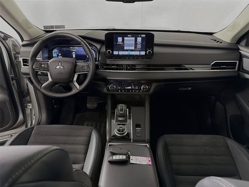 Used 2023 Mitsubishi Outlander SE AWD/4WD image 27