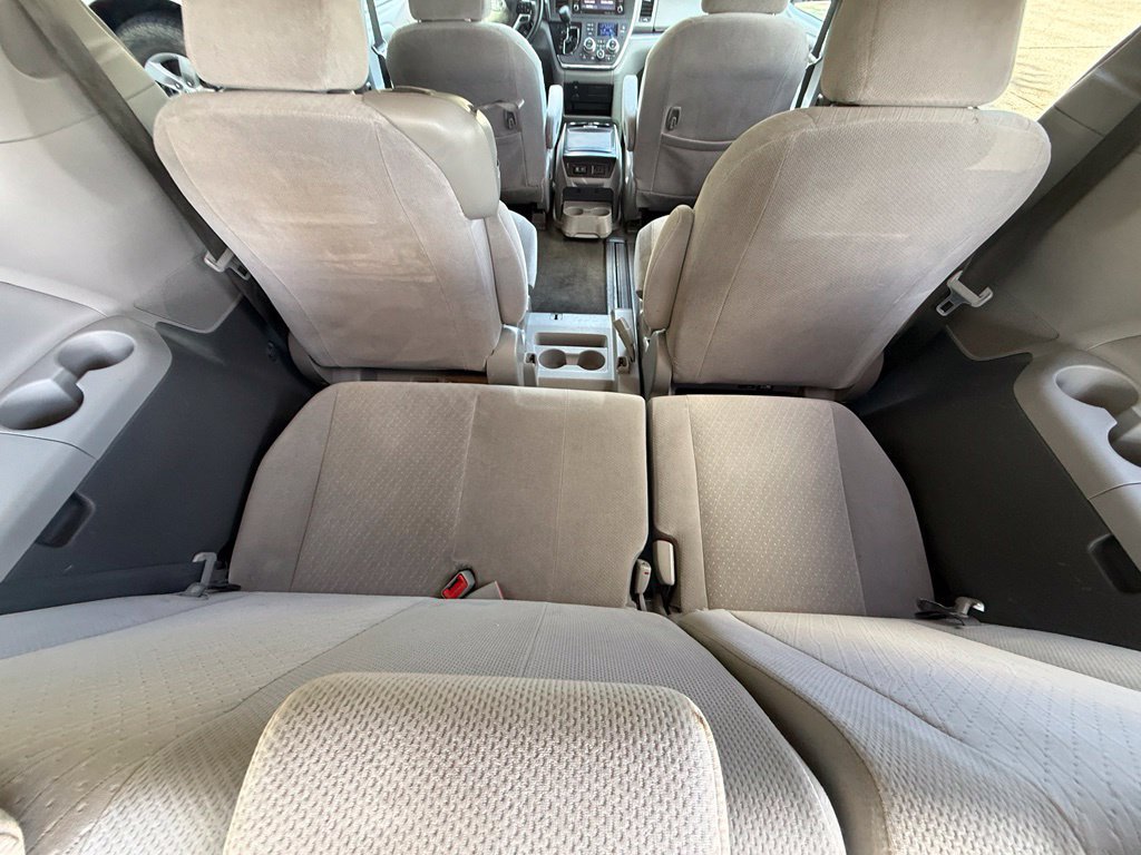 Used 2018 Toyota Sienna LE FWD image 39