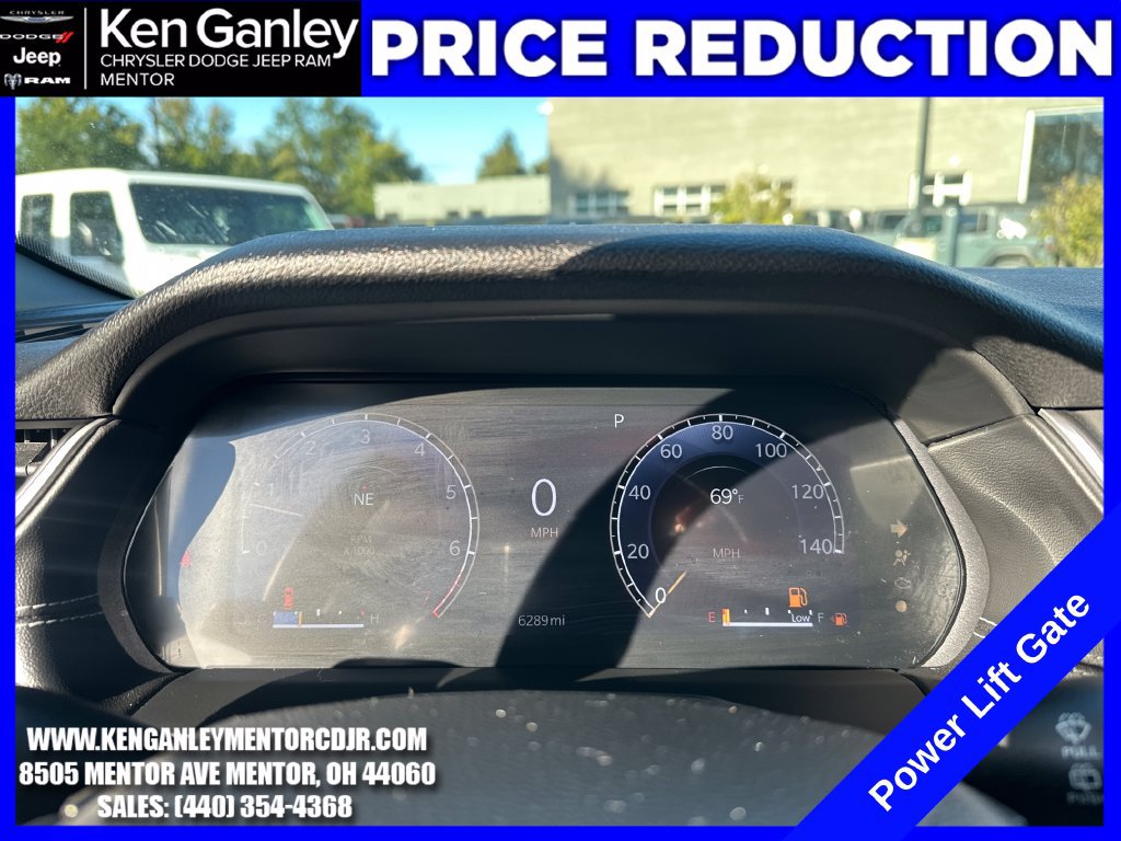 Used 2024 Jeep Grand Cherokee Altitude AWD/4WD image 17