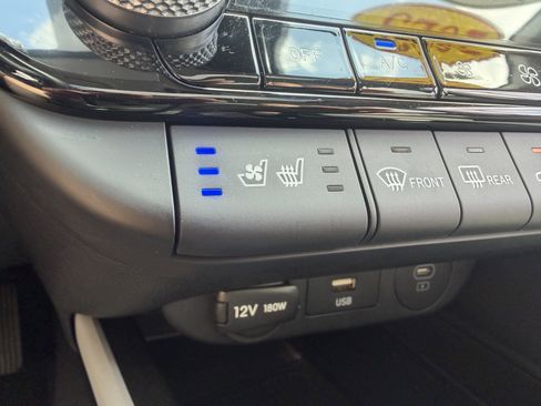 Certified 2025 Hyundai Elantra Limited FWD image 36