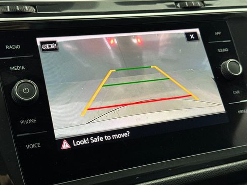 Used 2024 Volkswagen Tiguan SE image 19