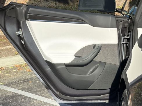 Used 2023 Tesla Model S Plaid image 27