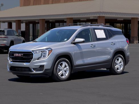 Used 2024 GMC Terrain SLE w/ Driver Convenience Package FWD image 1
